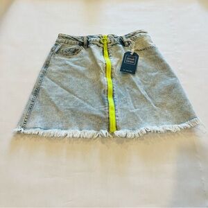 Love Tree Denim Blue Jean Mini Skirt Zipper Front Light Wash Size Small
